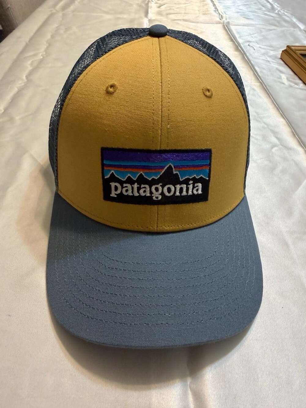 Patagonia P-6 Logo Trucker Hat Pufferfish Gold